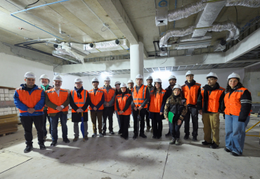 Autoridades y estudiantes visitan avances de obras de infraestructura