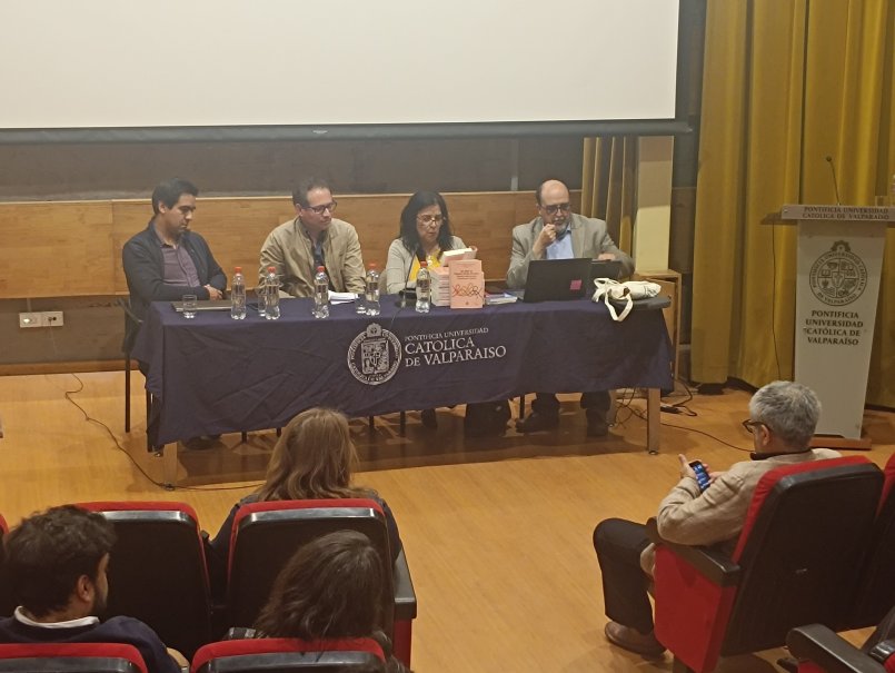 University presented the book “100 years of Social Work in Chile”