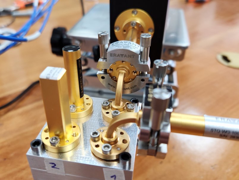 Investigan materiales artificiales para transmitir datos a velocidades sin precedentes