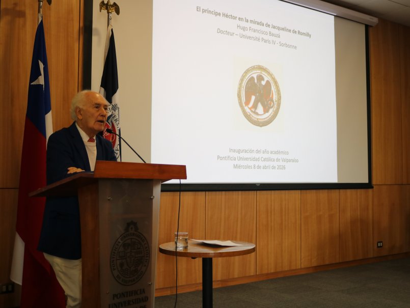 Instituto de Historia inauguró año académico con lanzamiento de edición en español de “Héctor”