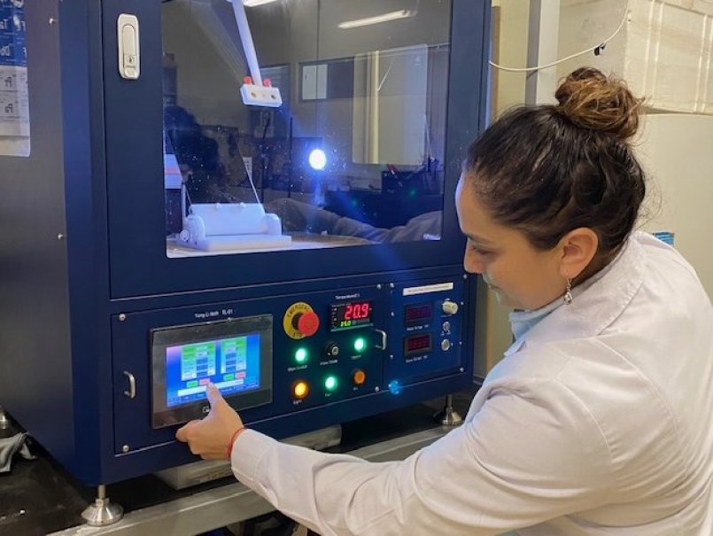 Desarrollan recubrimiento para prótesis óseas y dentales que reduce riesgos de infección y rechazo