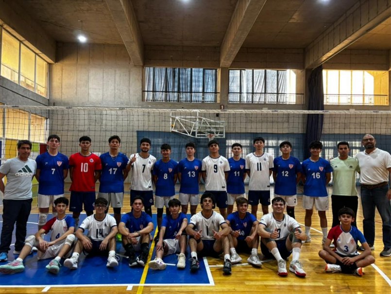 Selección de Vóleibol realizó entrenamiento con estudiantes de colegio SS.CC de Viña del Mar
