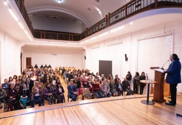 Reencuentro de distintas generaciones en celebración de 70 años de la Escuela de Trabajo Social