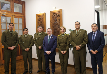 PUCV y Carabineros de la Región de Valparaíso proyectan alianza estratégica rumbo a sus centenarios