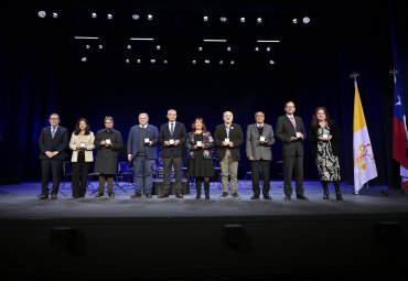 PUCV celebra su excelencia académica reafirmando el valor de la verdad y la palabra empeñada como pilares de su centenario