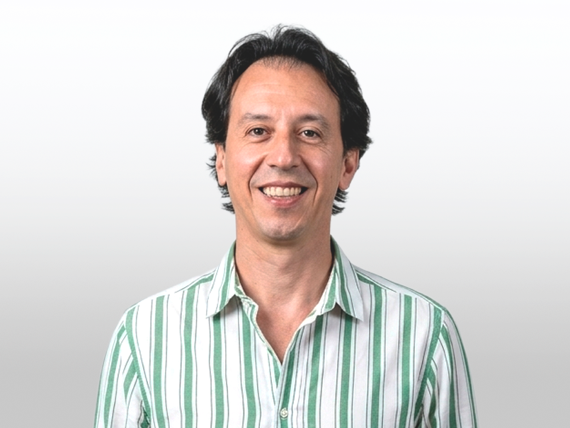 Carlos Herrera: El ingeniero mecánico que descifra la evidencia desde la PDI