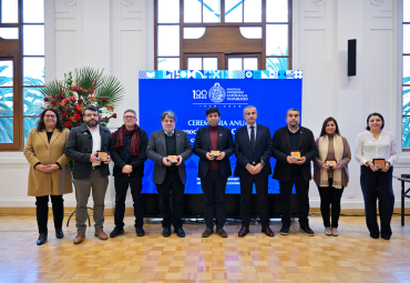 Inédita ceremonia distinguió a programas de pregrado y postgrado por sus logros en acreditación y calidad