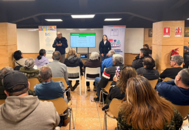 Centro Comunitario PUCV Social fortalece el acceso a información jurídica para feriantes de Valparaíso