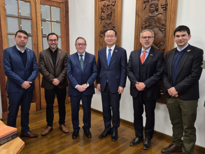 South Korea’s Ambassador visited the PUCV and strengthened international cooperation relationships