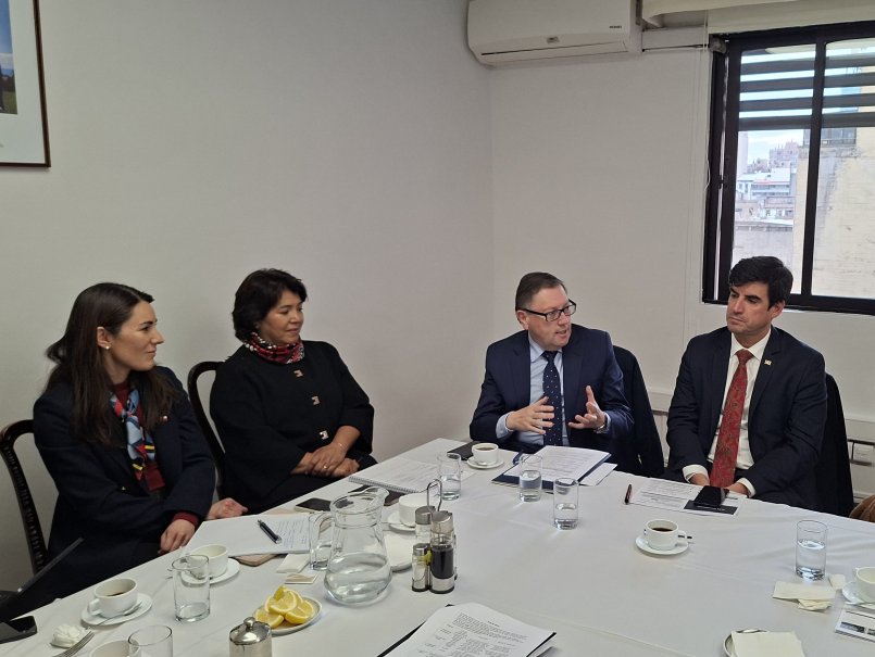 PUCV reafirma su compromiso con el Plan Atacama en reunión con ministra de Educación