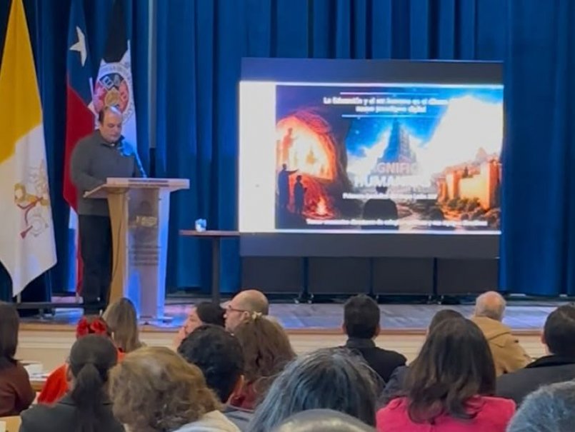 Abordan los desafíos de la educación frente al nuevo paradigma digital