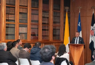 Profesor de King's College London analizó la crisis e incertidumbre mundial en clase magistral en la PUCV