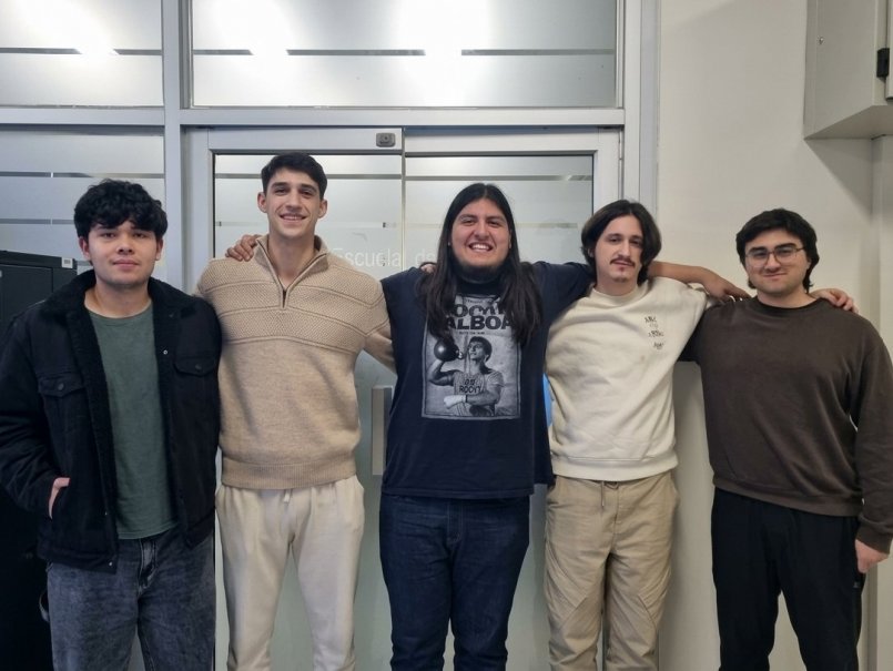 Estudiantes llegan a la final de certamen con innovadora solución para frenar la pérdida de agua potable