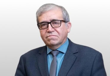 Profesor Guillermo Calderón presentó su libro "Del Dios desconocido al Dios que insiste"