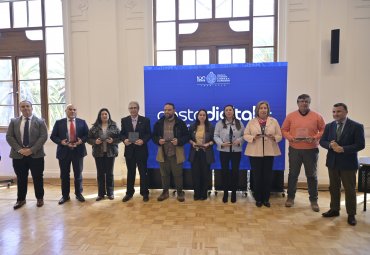 Centro Costadigital conmemoró 30 años de transformación digital en la educación con reconocimiento a establecimientos