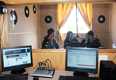 Excelente acogida de la comunidad tiene proyecto de radio de alumnos del colegio Limache College