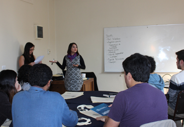 Estudiantes voluntarios de la PUCV se capacitan en la metodología Ciclo del Emprendedor