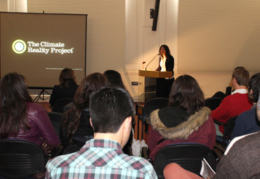 Especialista en Desarrollo Internacional Sustentable visitó la PUCV y dictó charla sobre Cambio Climático