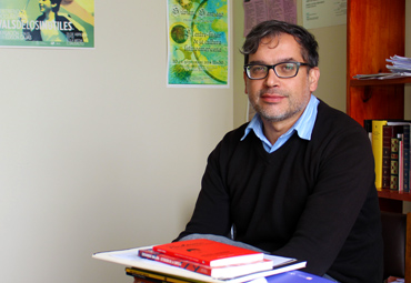 Académico del ILCL PUCV realizó investigación sobre los imaginarios de la infancia en la poesía chilena