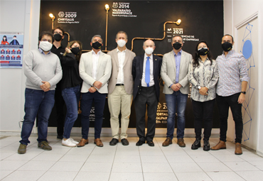 Ministro de Transportes visita Campus 5G de la PUCV