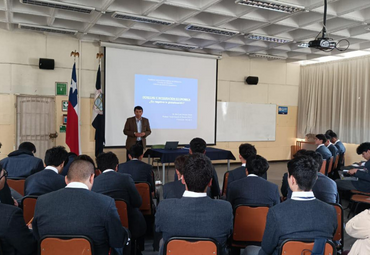 Profesor José Luis Guerrero imparte charla en el Colegio Rubén Castro