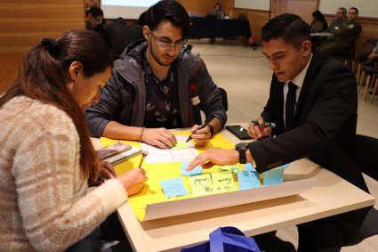 Estudiantes PUCV y de la Escuela de Investigaciones Policiales de la PDI resuelven desafíos en torno a la seguridad del Barrio El Almendral