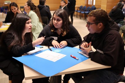 Estudiantes PUCV y de la Escuela de Investigaciones Policiales de la PDI resuelven desafíos en torno a la seguridad del Barrio El Almendral