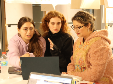 Estudiantes de Diseño realizan asesorías a emprendedores para fortalecer sus marcas