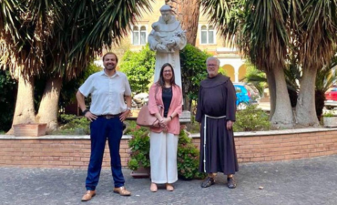 Académicos de la Facultad de Teología se reunieron con el Profesor Luis Oviedo OFM
