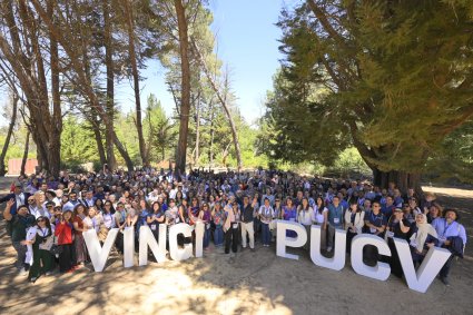 Más de 300 académicos de la PUCV se reunieron en encuentro de investigación, creación e innovación