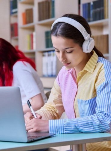 Formando mujeres líderes: PUCV recibe más estudiantes de pregrado en el proceso de matrículas 2025