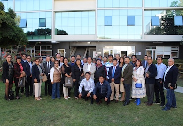 Académicos de la Universidad Nacional de Huancavelica visitan la Facultad de Filosofía y Educación PUCV