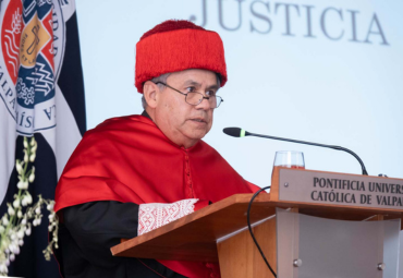 Facultad y Escuela de Derecho PUCV inauguran año académico 2025 con clase magistral sobre “Iconografía de la Justicia”