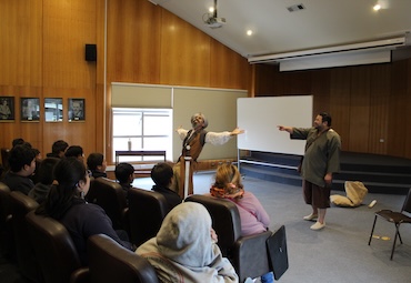 Obra de teatro "El Quijote Perdido" se presentó en la Facultad de Filosofía y Educación