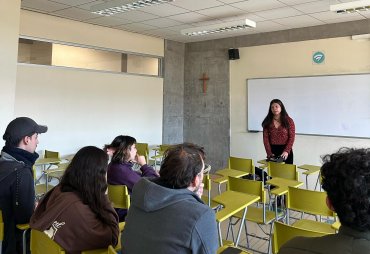 Representante estudiantil de la Comisión CAHVDA realiza charlas informativas sobre el protocolo junto a CEGESEX