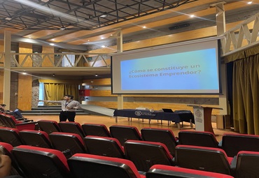 Estudiantes de Contador Auditor se inspiran con charla sobre emprendimiento