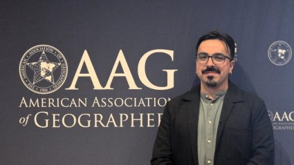 Profesor Pablo Mansilla Quiñones recibe el Premio Glenda Laws, reconocimiento otorgado por la American Association of Geographers (AAG)