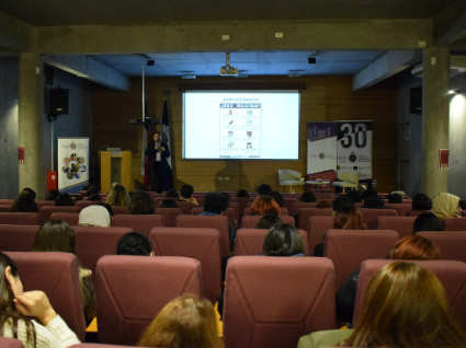 Pfizer realiza charla de divulgación científica en el Campus