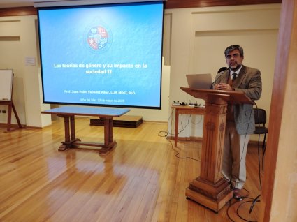 Profesor de la Facultad de Teología realiza conferencia de Formación Permanente al clero de la Diócesis de Valparaíso