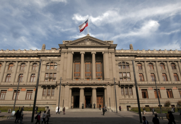 Convenio entre el Núcleo de Lenguaje Claro y Derecho de la PUCV y la Corte Suprema fortalece el trabajo por un lenguaje jurídico claro y accesible