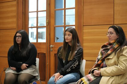 Estudiantes PUCV dan inicio al programa CREA INICIA con jornada colaborativa