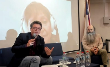 Académico PUCV reflexiona sobre formación espiritual en el ámbito de la salud en seminario organizado por la UCM