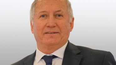 Premian al profesor Luis Espinoza por su compromiso y excelencia académica