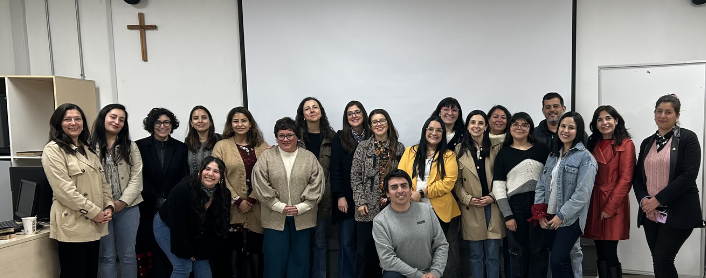 Profesionales que cursan Diplomado junto a equipo BETA PUCV. 