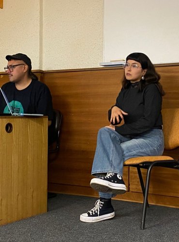 Estudiantes de Pedagogía en Filosofía PUCV exponen investigación sobre enseñanza de la filosofía en liceos técnico-profesionales en congreso internacional