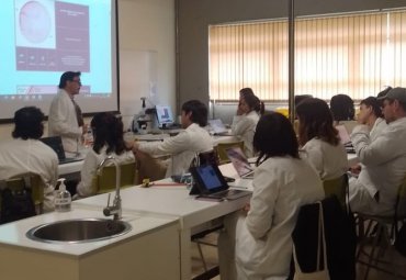Instituto de Biología PUCV recibió la visita del Dr. Francisco Abadía-Molina