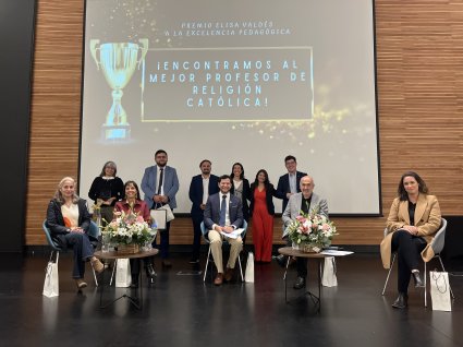 Alumni de la Facultad Eclesiástica de Teología PUCV es reconocido con el Premio Elisa Valdés 2025