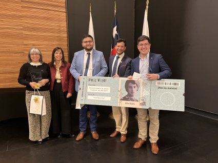 Alumni de la Facultad Eclesiástica de Teología PUCV es reconocido con el Premio Elisa Valdés 2025