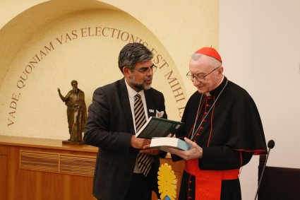 Profesor de la Facultad de Teología se reune con autoridades de la Santa Sede