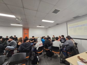 Comisión CAHVDA participó de la Bienvenida 2026 en la Escuela de Psicología